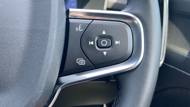 Volvo XC40 2.0 B3P Plus Dark 5dr Auto Petrol Estate